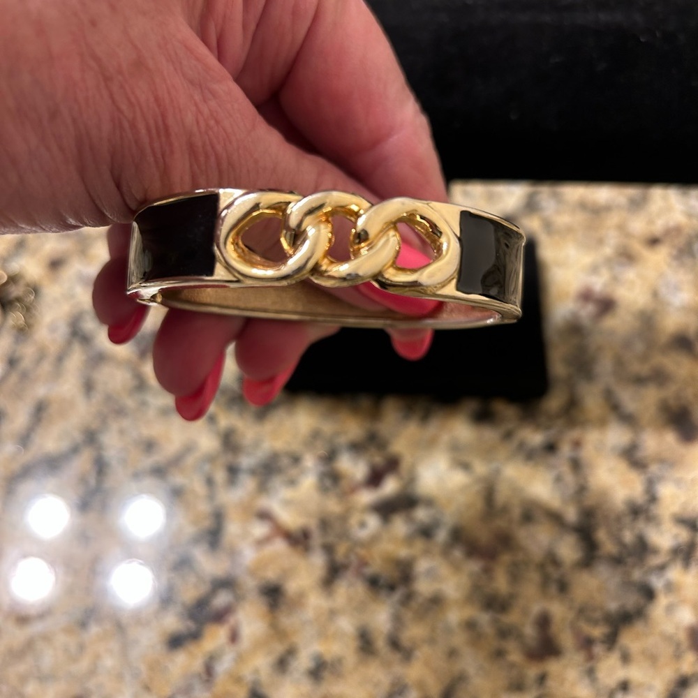 Elegant Gold and Black Chain Bracelet